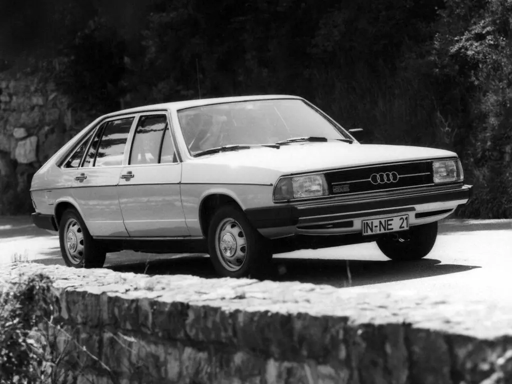 Audi 100 2 поколение, лифтбек (09.1977 - 07.1979)
